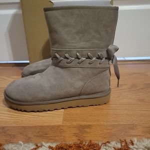 UGG